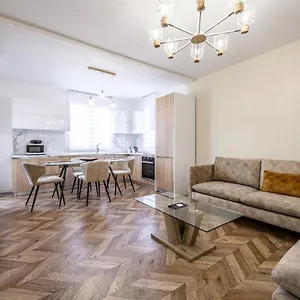 Miku Apartments-luxury View At Wilson Square , Tirana Albania